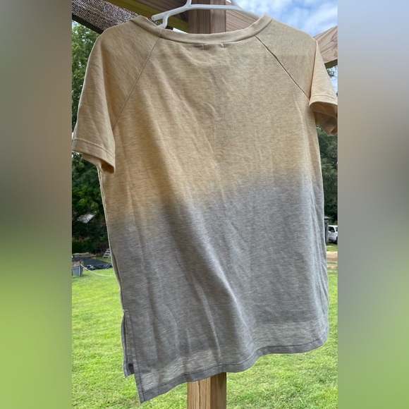 NWT muted yellow honey grey v neck soft ombré tee gray  and light gold high low - Picture 2 of 9